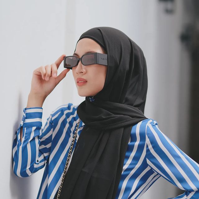 Pashimna model semat pundak juga bisa menjadi inspirasi untuk dikenakan saat bukber (Alyssa Soebandono/Foto: instagram.com/ichasoebandono)