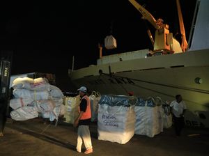 Pelni Kirim Banyak Barang Logistik ke Natuna, untuk Apa? Pelni Kirim Banyak Barang Logistik ke Natuna, untuk Apa?