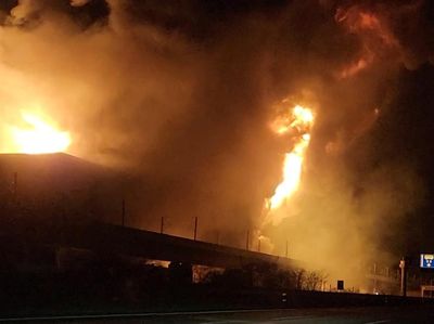 Penampakan Api Lalap Pabrik di Korea Selatan