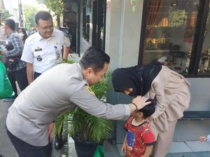 Polisi di Jaksel Kunjungi Anak Penderita Stunting