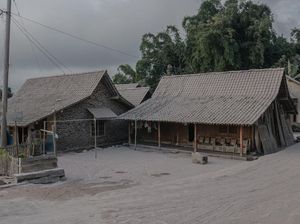 Gunung Merapi Luncurkan Awan Panas Sejauh 2 Km ke Kali Krasak Pagi Ini