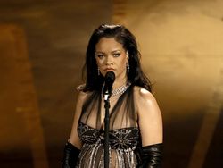 Rihanna dan Panggung Lift Me Up di Oscar 2023 yang Tak Terlupakan