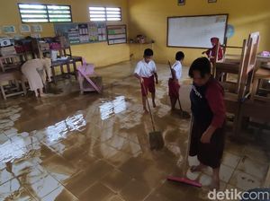 SDN 2 Banjarsari Pati Penuh Lumpur, Kepsek: 4 Kali Kebanjiran, Mohon Solusi