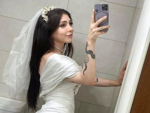 Heboh Wanita Argentina Nikahi Diri Sendiri, Baru Sehari Sudah Ingin Cerai Heboh Wanita Argentina Nikahi Diri Sendiri, Baru Sehari Sudah Ingin Cerai