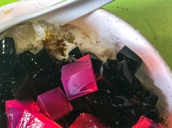 Tak Mau Beri Mangkuk Kosong, Pelayan Warung Ini Diprotes Pelanggan