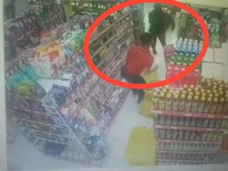 Viral Aksi Perampok Bawa Sajam Satroni Minimarket di Majalengka