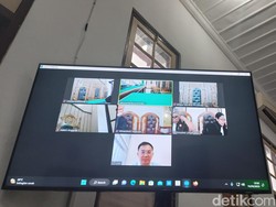 10 Saksi Kasus TPPU Tak Hadir, Sidang Apin BK Ditunda