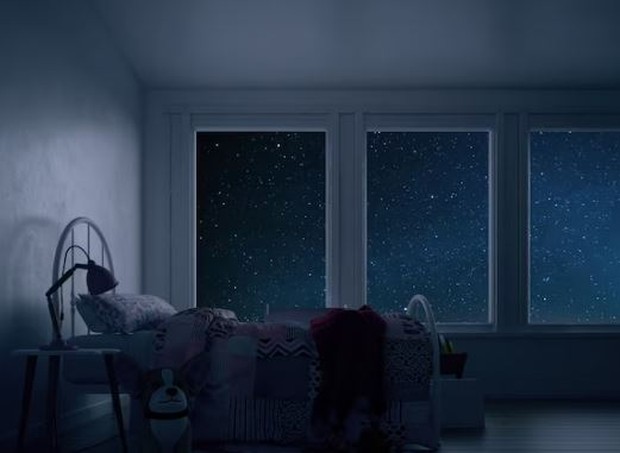 Kamar yang gelap dan penuh bintang
