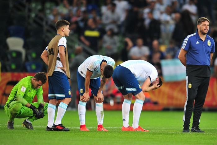 BIELSKO BIALA, POLAND - JUNE 4: Players of Argentina are sad after the match during the FIFA U-20 World Cup match between Argentina and Mali on June 4, 2019 in Bielsko Biala, Poland. (Photo by Krzysztof Dzierzawa/PressFocus/MB Media/Getty Images)