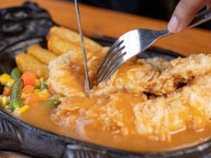 5 Steak Goreng Enak Berlumur Saus Gurih untuk Makan Siang