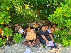 Aipda Charles dan Panggilan Hati Mengajar di Sekolah Perbatasan RI-Filipina