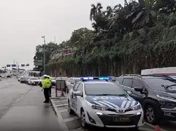 Antrean di Gerbang Tol Cilandak Utama Arah Antasari Mengular, Cuaca Gerimis