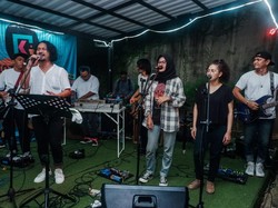 Auto Fiksi Bikin Betah Penonton Bawakan Single Baru di Panggung!