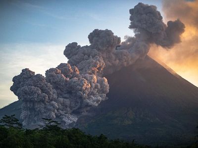 Merapi Muntahkan Awan Panas Pagi Ini