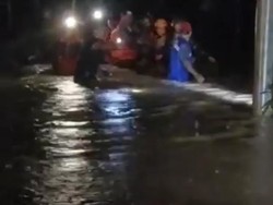 Banjir hingga 1 Meter Terjang Luwu Utara, 30 Rumah-Masjid Terendam