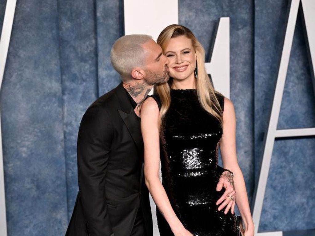 Adam Levine dan Behati Prinsloo Mesra di Pesta Oscars Setelah Isu Selingkuh