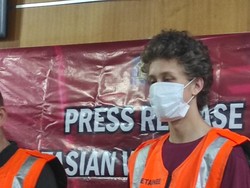 Berprofesi Jadi Stand Up Comedian, Bule Rusia Diciduk Imigrasi