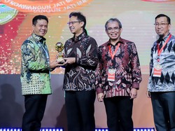 96,89% Warga Terdaftar JKN-KIS, Pemkab Bandung Raih Penghargaan UHC