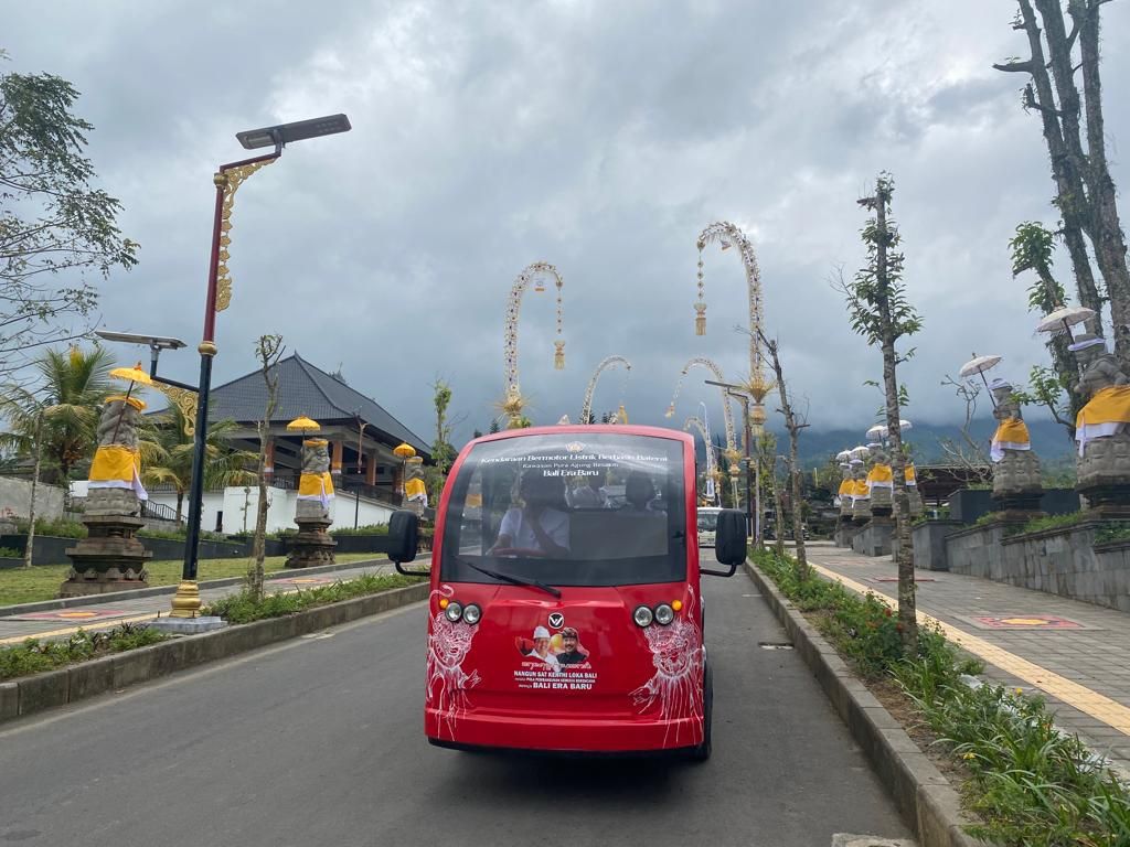Bus Listrik Marlip Siap Kawal Pengunjung dan Wisatawan Pura Besakih
