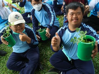 Edukasi Menanam Sayuran untuk Siswa SLB