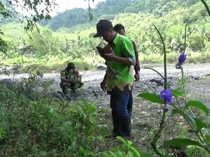 Heboh Fenomena Tanah Dangdut di Lumajang, Diduga Berisi Lumpur Heboh Fenomena Tanah Dangdut di Lumajang, Diduga Berisi Lumpur