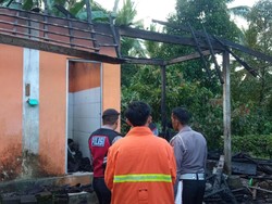 Gudang Kayu di Jembrana Hangus Terbakar, Tersisa Kamar Mandi