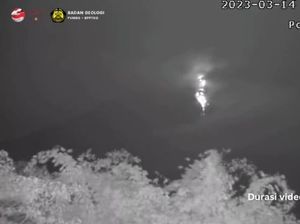 Gunung Merapi Malam Ini Kembali Luncurkan Awan Panas