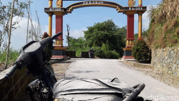 Foto Jejak Hujan Abu Vulkanik Gunung Merapi di Lereng Boyolali