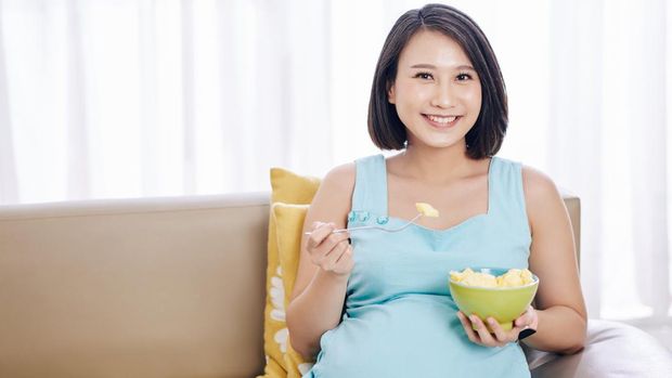 Ilustrasi Ibu Hamil Makan