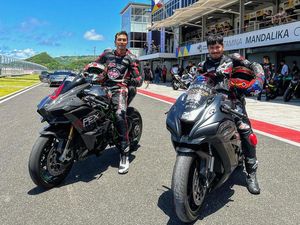 Motoran Bareng, Kaisar Kumis Puji dan Jadikan Darius Sinathrya Panutan