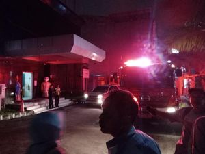 Suasana Kepanikan saat Kepulan Asap Muncul di RSUD Budhi Asih Jaktim