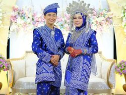 Guru Viral Ini Ungkap Cerita di Balik Menikah dengan Muridnya Sendiri di Riau