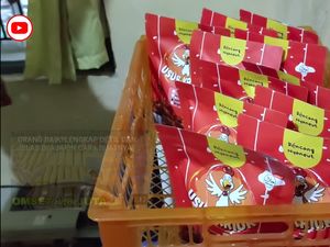 Sempat Kena Tipu, Kini Pria Ini Sukses Jualan Usus Kriuk Omzet Rp 22 Juta Sempat Kena Tipu, Kini Pria Ini Sukses Jualan Usus Kriuk Omzet Rp 22 Juta