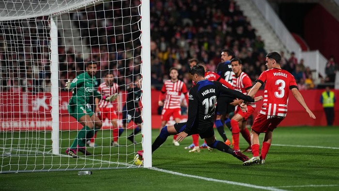 GIRONA, SPAIN - MARCH 13: Alvaro Morata of Atletico Madrid scores the teams first goal during the LaLiga Santander match between Girona FC and Atletico de Madrid at Montilivi Stadium on March 13, 2023 in Girona, Spain. (Photo by Alex Caparros/Getty Images)