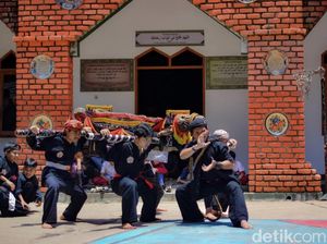 Mengenal Kesenian Lisung Ngamuk yang Ikonik di Ponpes Sukabumi