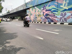Hati-hati! Ada Lubang di Tengah Mulusnya Jalan Cikapayang