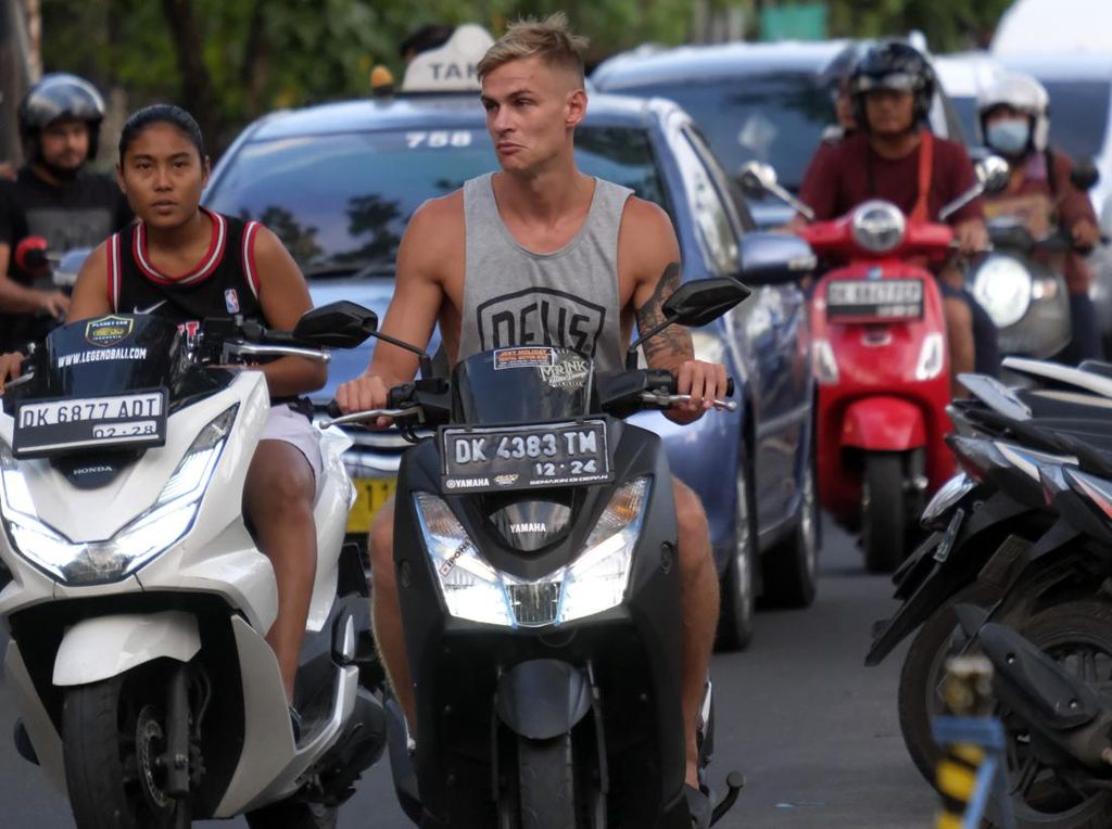 Gubernur Bali Larang Turis Asing Sewa Motor, Kapolda Malah Sebaliknya