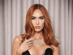 7 Artis dengan Kebiasaan Aneh, Ada yang Mandi di Teras 7 Artis dengan Kebiasaan Aneh, Ada yang Mandi di Teras