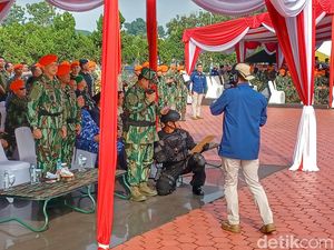 Prabowo Pimpin Penghancuran Markas Musuh di Bandung