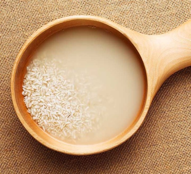 Cara Bikin Racikan Air Beras Sendiri di Rumah untuk Perawatan Kulit