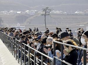 Momen Haru Jepang Peringati 12 Tahun Tsunami dan Gempa Dahsyat Momen Haru Jepang Peringati 12 Tahun Tsunami dan Gempa Dahsyat