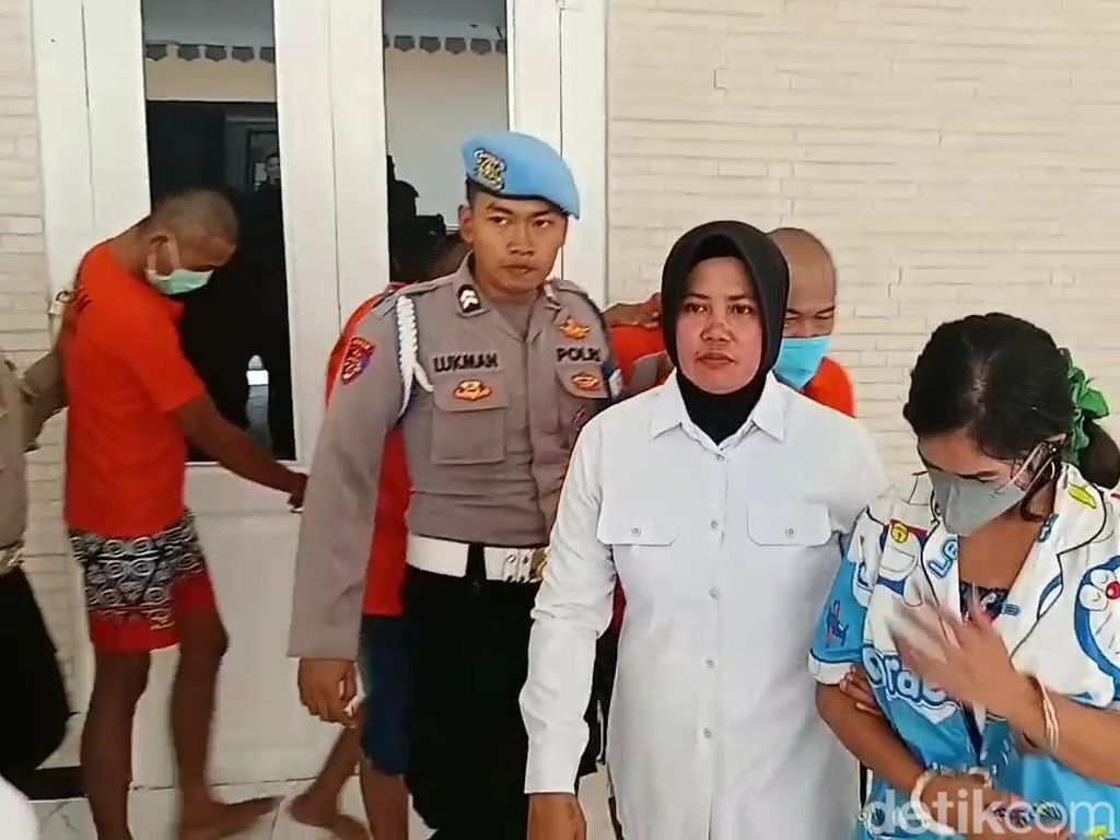 7 Fakta Nelangsa Perempuan Dipaksa Berutang Lalu Dijadikan PSK di Tretes 7 Fakta Nelangsa Perempuan Dipaksa Berutang Lalu Dijadikan PSK di Tretes