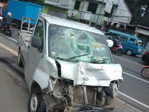 Pikap Seruduk Truk-Motor di Puncak Bogor, 1 Orang Kritis