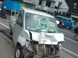 Pikap Seruduk Truk-Motor di Puncak Bogor, 1 Orang Kritis