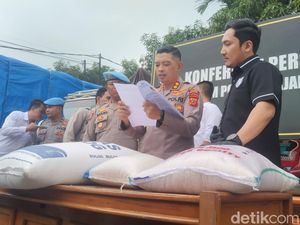 Polisi Sita 70 Ton Beras Hasil Oplosan di Majalengka Polisi Sita 70 Ton Beras Hasil Oplosan di Majalengka