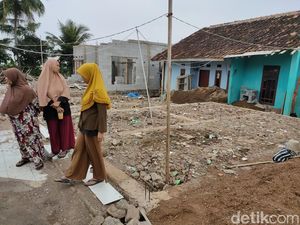 Perbaikan Rumah Korban Gempa Cianjur Mangkrak gegara Ditinggal Vendor Perbaikan Rumah Korban Gempa Cianjur Mangkrak gegara Ditinggal Vendor