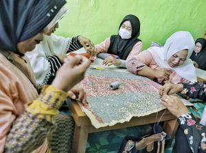 Mak Ganjar Gelar Pelatihan Sulam Usus dan Rajut di Tulang Bawang