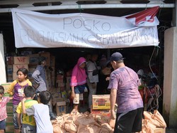 Relawan Sandi Beri Bantuan Sandang-Pangan ke Korban Kebakaran Plumpang