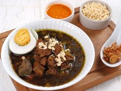 Menu Harian Ramadan 11: Uenak Pol! Ote-ote dan Rawon Daging Khas Surabaya