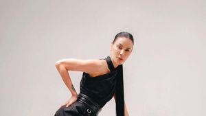 Bikin Iri, 5 Foto Body Goals Sophia Latjuba di Usia 52 Bak ABG